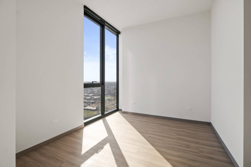 Building Photo - 537 S Damen Ave