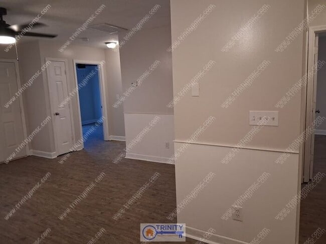 Building Photo - NEWLY UPDATED!! Ready and waiting for you!