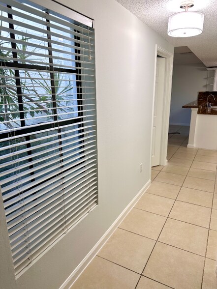 Building Photo - 2691 Albatross Rd N