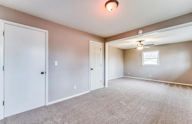 Building Photo - Spacious Single Family Home in South Wichita