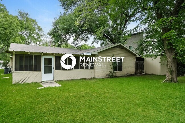 Building Photo - 4 Bedroom Pet-Friendly Home in Lancaster, TX with Main Street Renewal