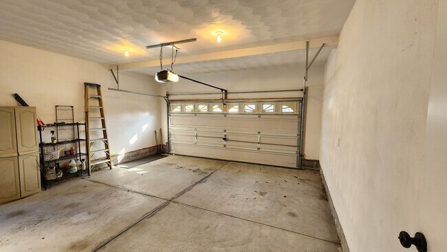 Building Photo - Sawyer Lakes