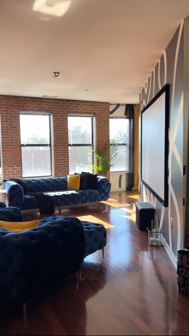 Building Photo - 898 Oak St SW