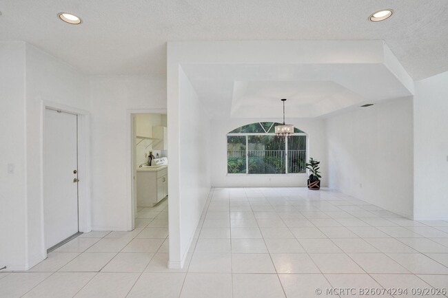 Building Photo - 11340 Lakeshore Dr
