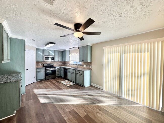 Building Photo - 16143 Little Cypress Ln