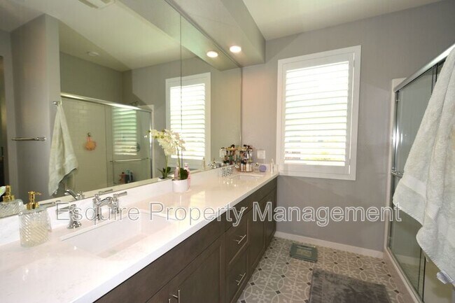 Building Photo - 643 Winchester Dr