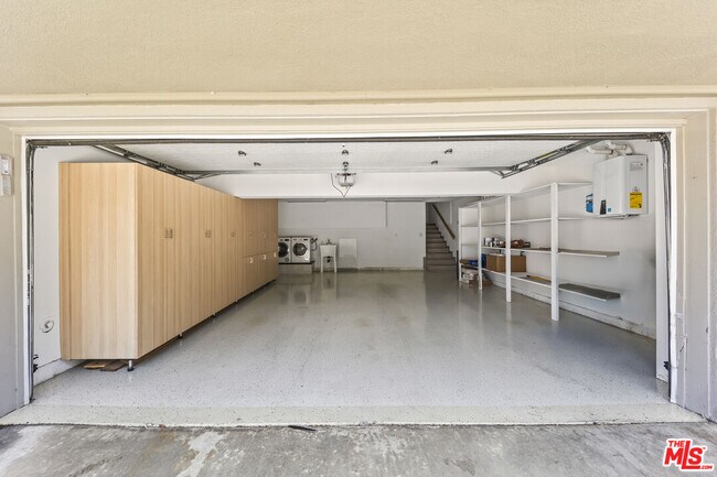 Building Photo - 13336 Maxella Ave