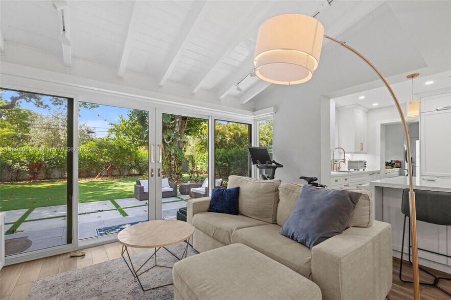 Building Photo - 90 NE 106th St