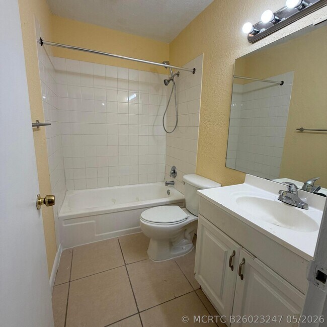 Building Photo - 4700 NW 9th Ct