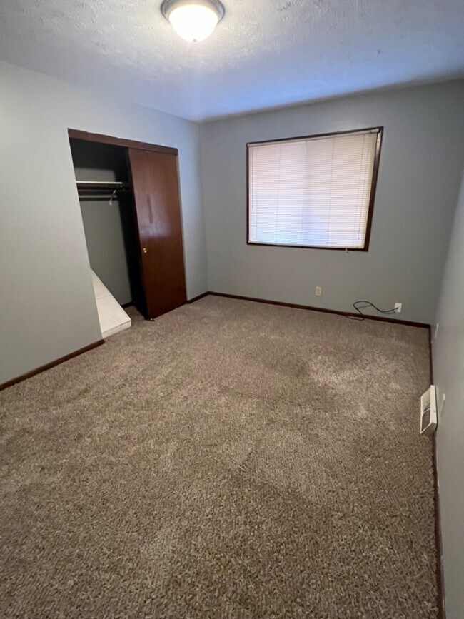 Building Photo - 11224 Roxbury Dr