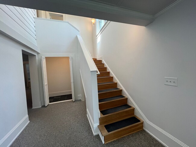 Building Photo - Charming 3 Bed 3.5 Bath home in Southwest ...