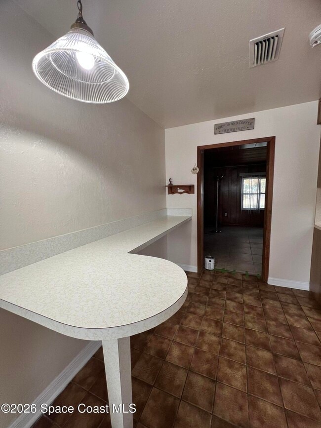 Building Photo - 304 Crown Blvd