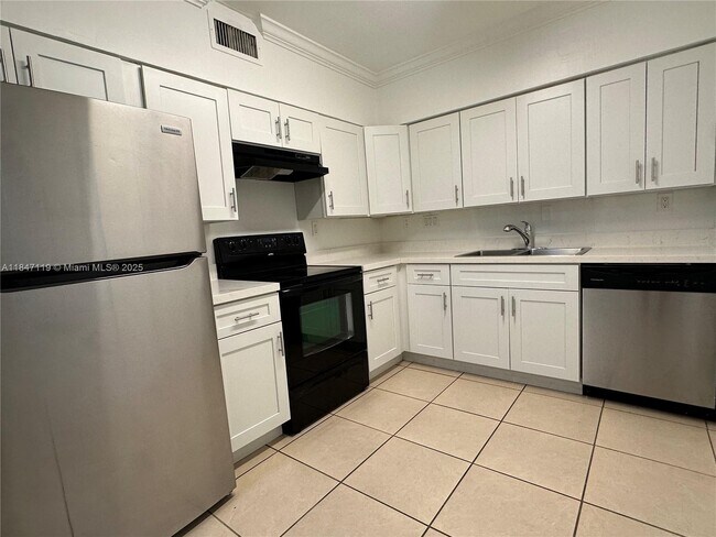 Building Photo - 2536 Van Buren St