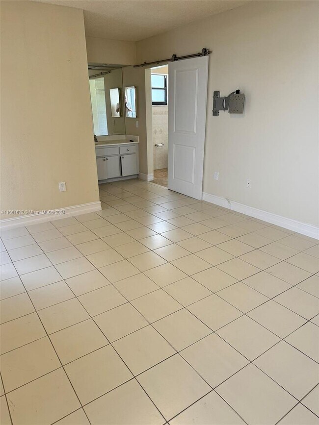 Building Photo - 9110 SW 9th Terrace