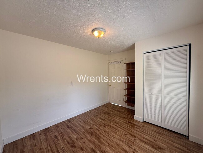 Building Photo - Lakeview Cabin Living – 1 Bed / 1 Bath Retreat on Sprague Lake!