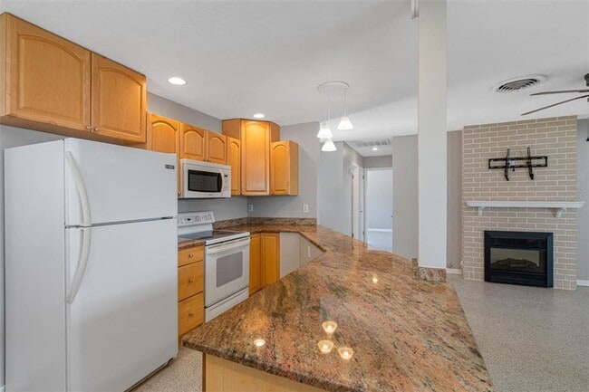 Building Photo - Waterfront home - Palm Harbor