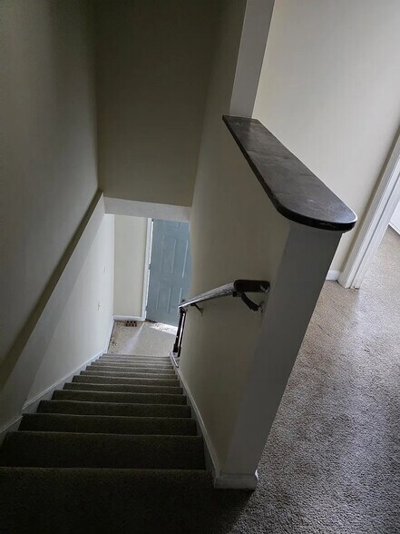 Building Photo - Room in Townhome on Carla Pl