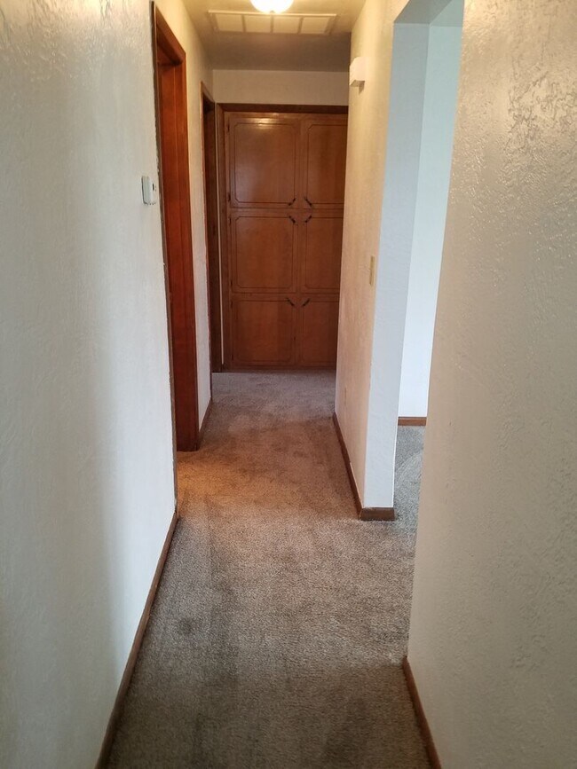 Building Photo - 2415-2425-2425 Wooddale Ave NE