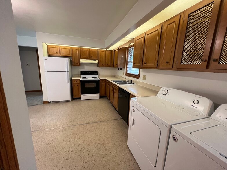 Building Photo - 2102 Pond St