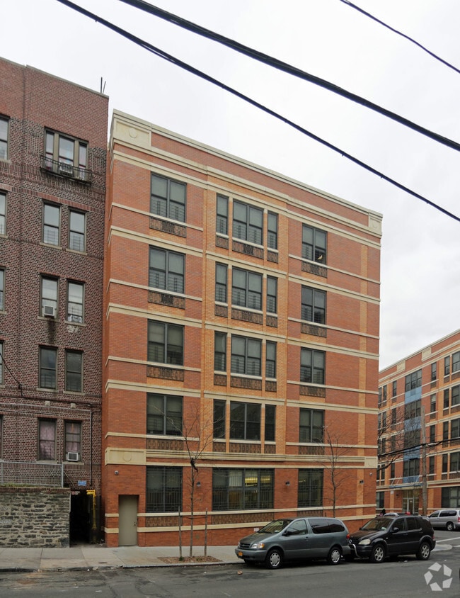 Building Photo - The Lenniger Residences