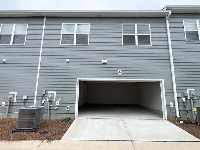 Building Photo - 8947 Nettleton Ave