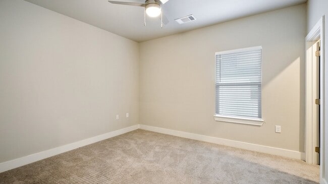 Building Photo - 3353 Wynwood Dr