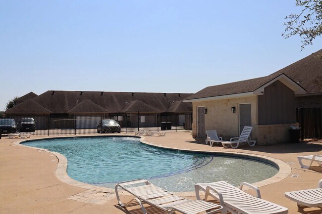 Building Photo - 3617 Kenyon Dr