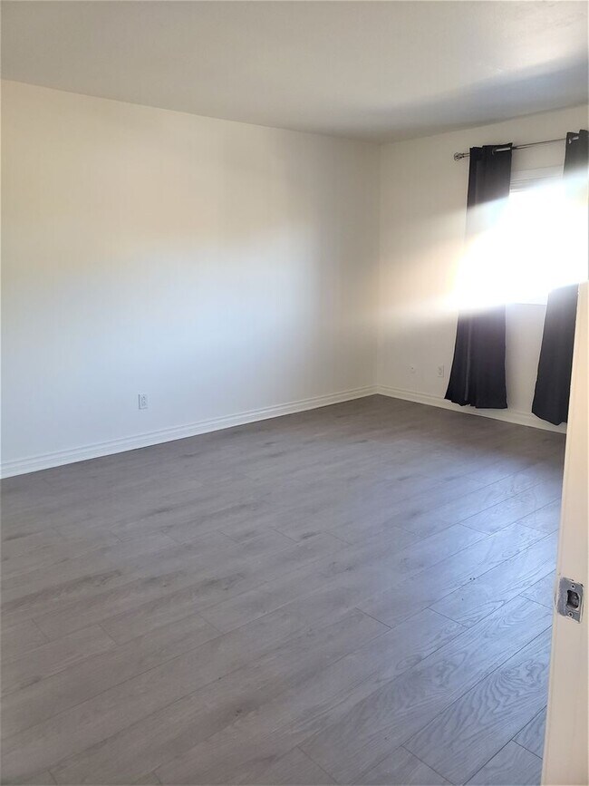 Building Photo - Recently Remodeled 2 bedroom