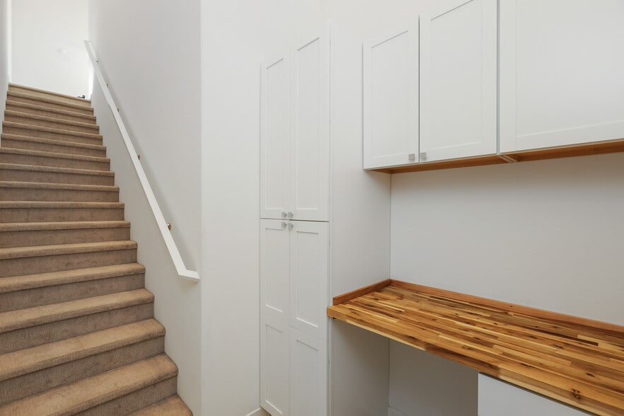 Building Photo - 1100 Lasso Way