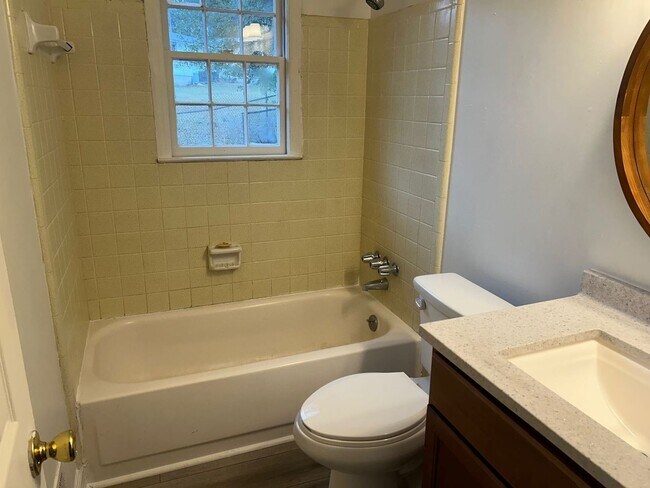 Building Photo - 3 bed, 1 1/2 bath  Forest Acres brick home located off of Satchel Ford Rd
