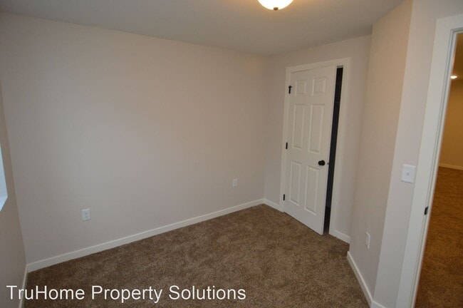 Building Photo - 3 br, 3.5 bath House - 1079 Thames Court