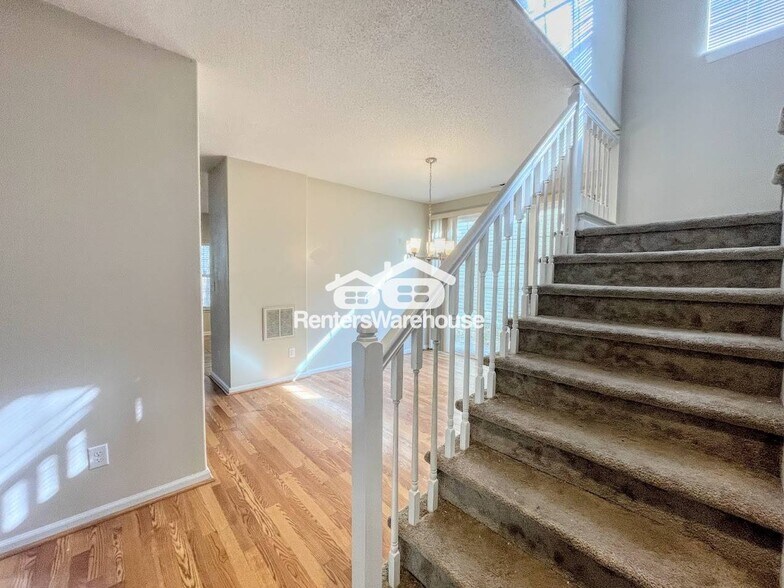 Building Photo - 805 Greystone Trce