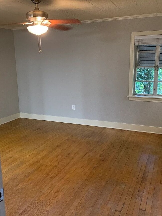 Building Photo - 415 Zeno St