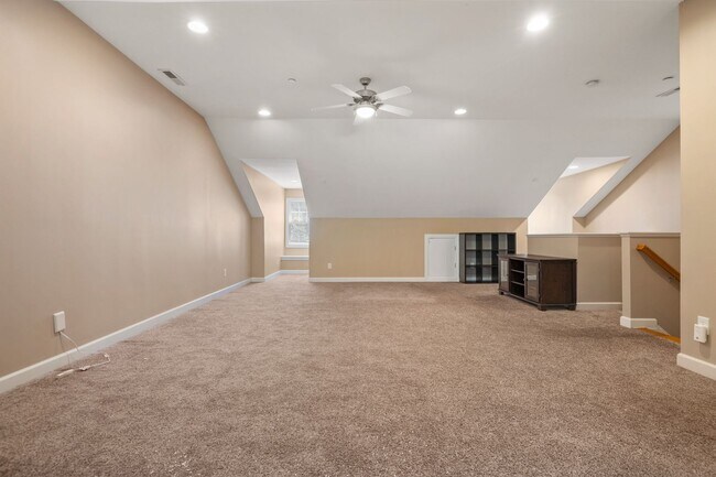 Building Photo - Gorgeous Lake Hogan Farms townhome available NOW!