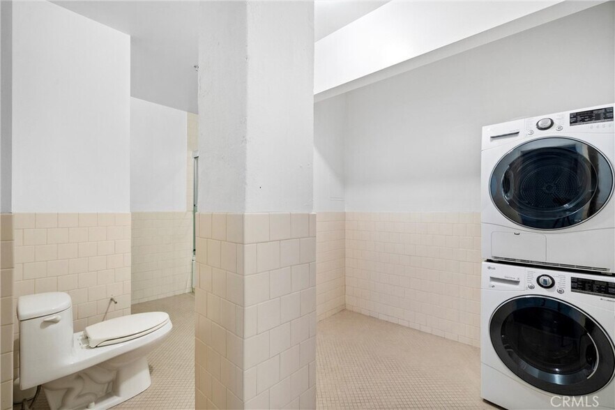 Building Photo - 738 S Los Angeles St