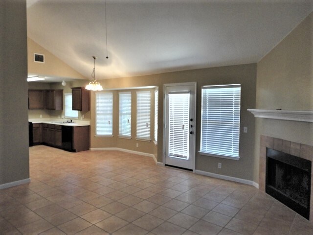 Building Photo - 200 Bailey Loop