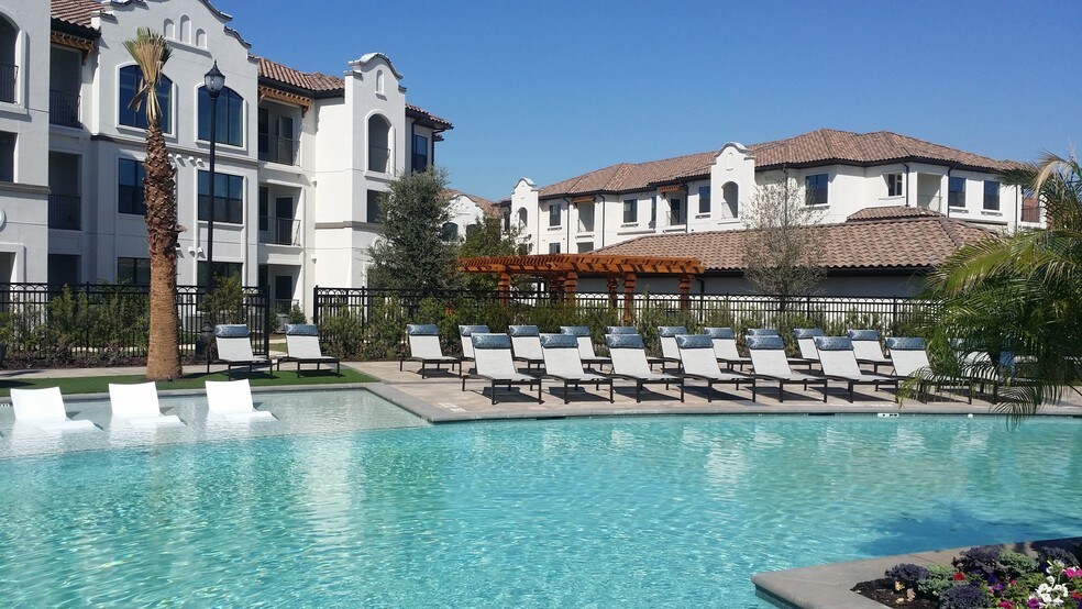 Stella at Riverstone Sugar Land, TX Apartment Finder