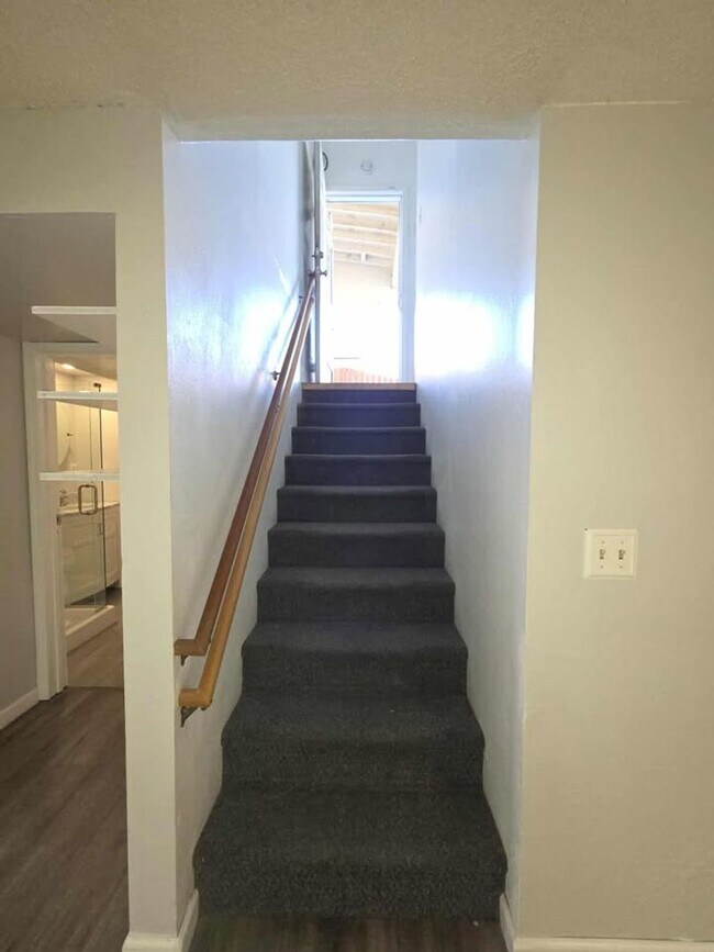 Building Photo - Low maintenance 3 bedroom!