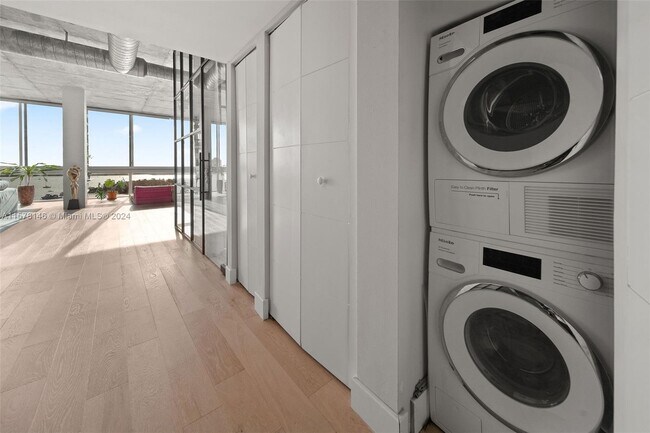 Building Photo - 7934 West Dr