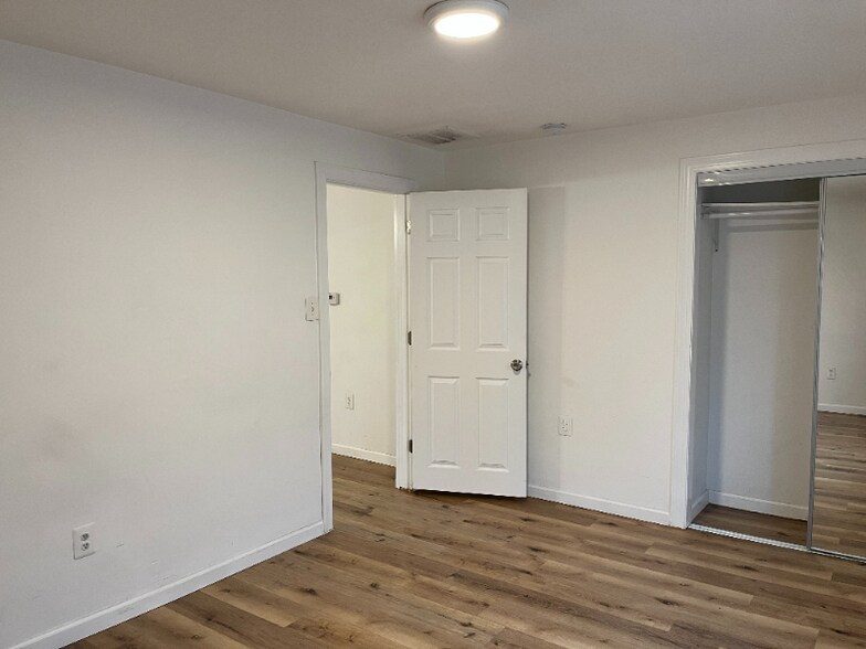 Building Photo - 1003 Clifton Ave