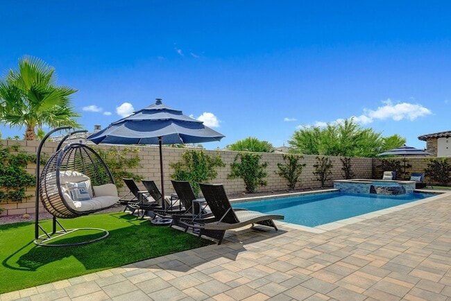 Building Photo - 54885 Madagascar Way