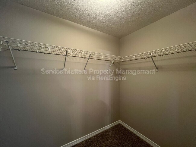Building Photo - 5959 Sleepy Hollow Ct