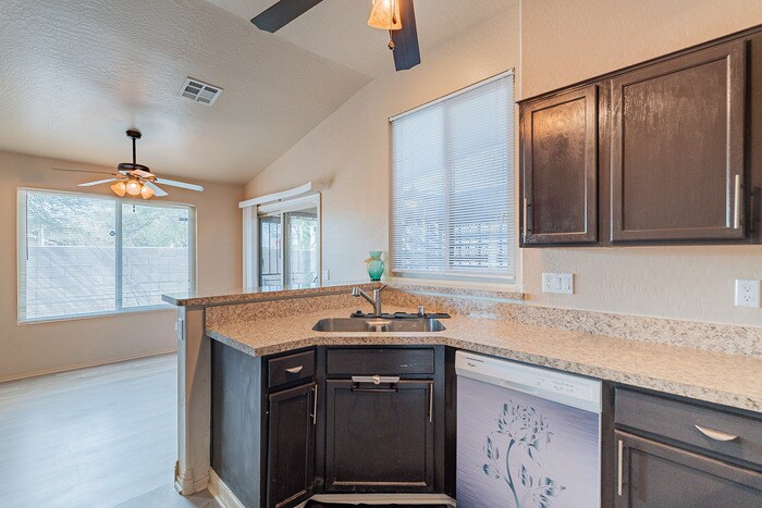 Building Photo - 5409 S 15th Way