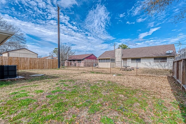 Building Photo - 8619 Valley Meadow Dr