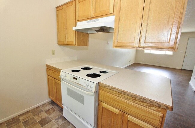 Building Photo - 733 N 28th St