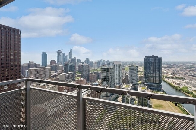 Building Photo - 235 W Van Buren St