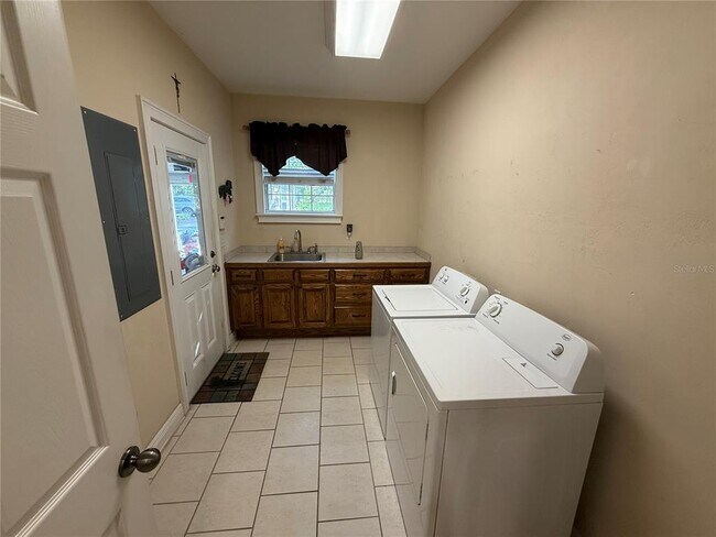 Building Photo - 8762 FL-26