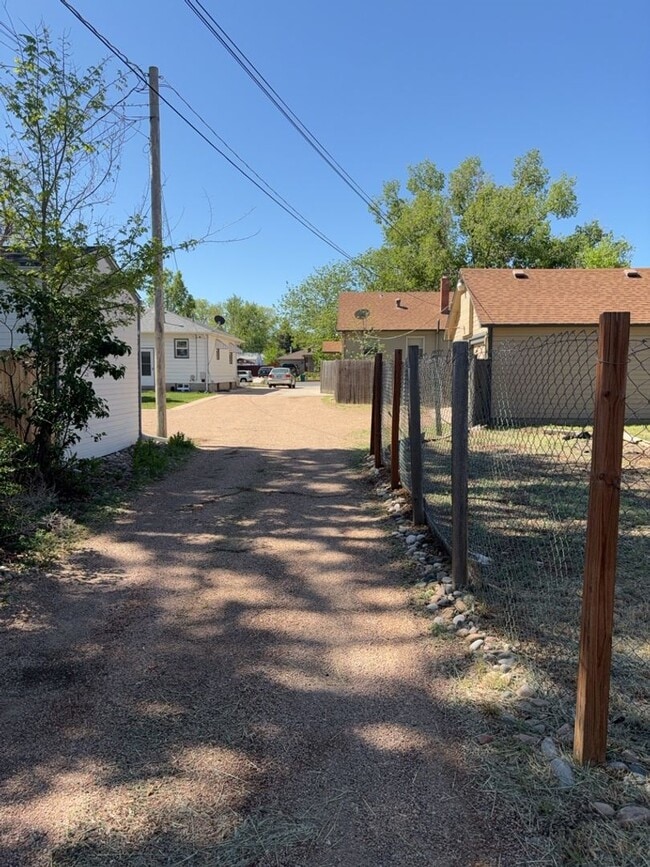 Building Photo - 3 Bed 2 Bath Cottage in Greeley