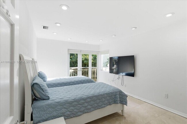 Building Photo - 1249 Biscaya Dr