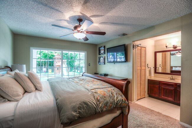 Building Photo - 24 Edgewood Forest Ct